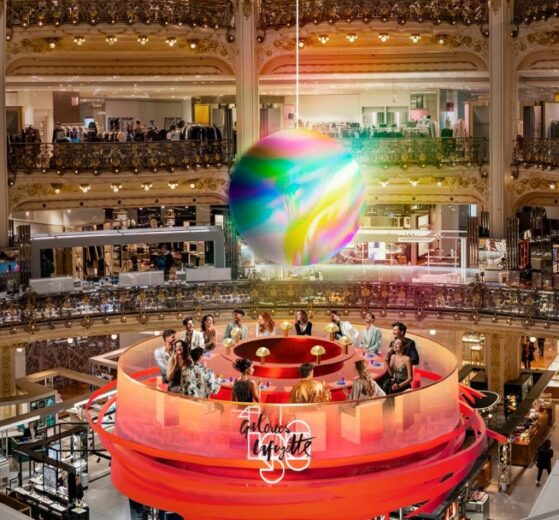 Galerías Lafayette instalará una mesa elevada donde los viajeros podrán disfrutar de increíbles experiencias gastronómicas.