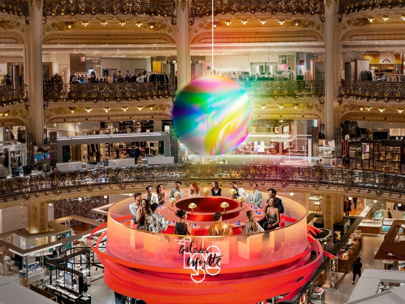 Galerías Lafayette instalará una mesa elevada donde los viajeros podrán disfrutar de increíbles experiencias gastronómicas.